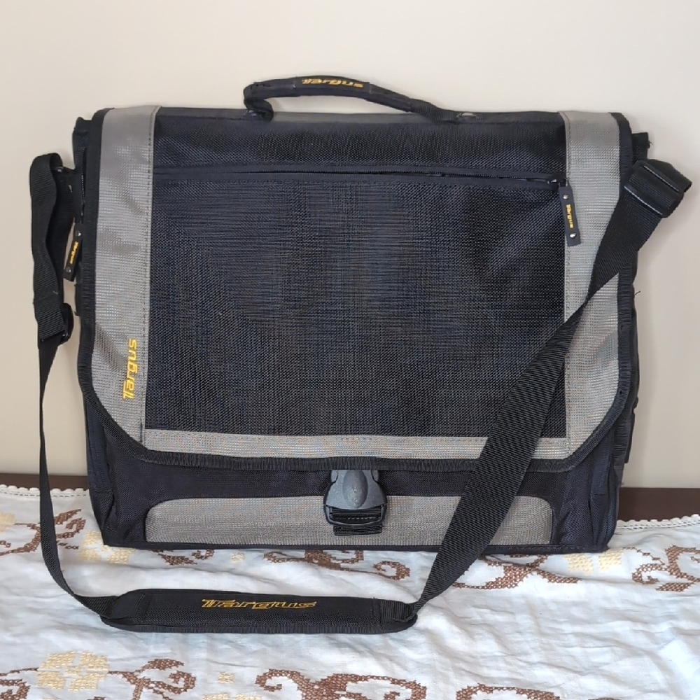 Targus Black and Gray Laptop Travel Bag/Briefcase